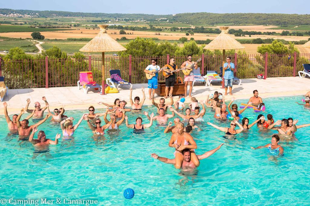 Отель Team Holiday - Camping Mer Et Camargue Кальвисон Экстерьер фото